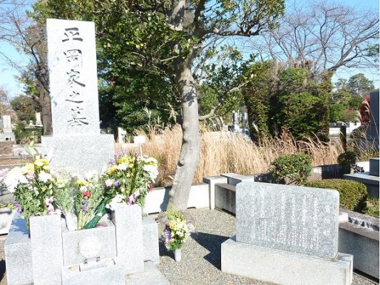 三島由紀夫のお墓の光景